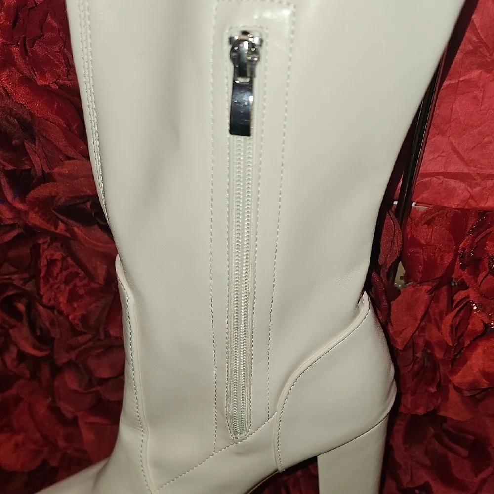 Women's NWOT Chic Over the Knee Off White Faux Leather Boots Size 41 (9)